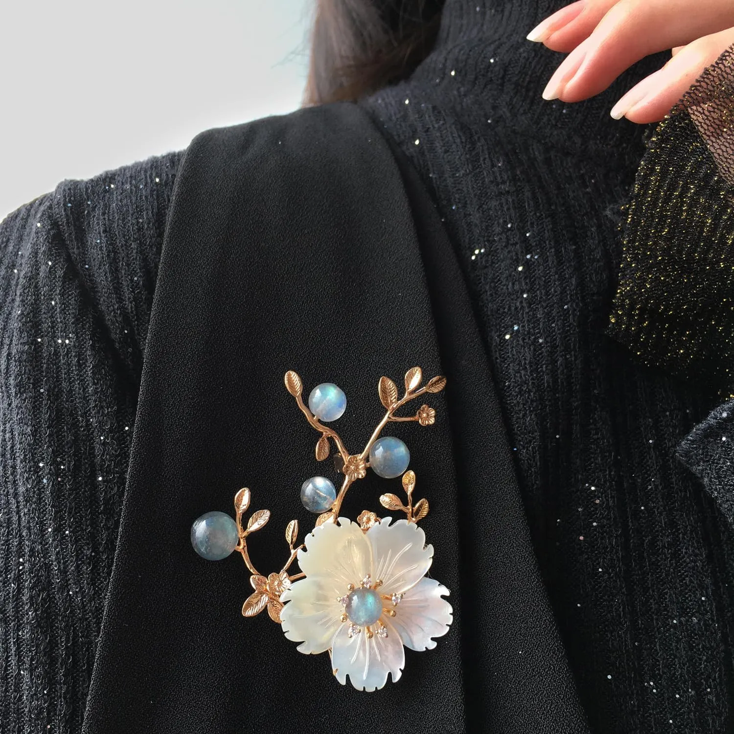 Brooches for Women with Crystal, Pink Flower, Rhinestone Brooches Pins Elegant Jewelry Blossom Fashionable Gifts Ladies Bouquet Brooches Pin for Birthday, Party, New Year, Wedding