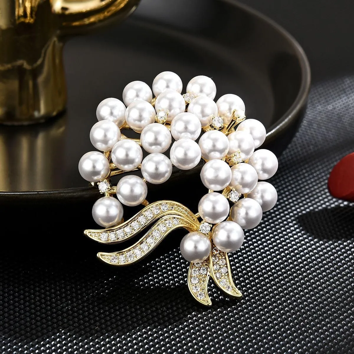 Flower Brooch Elegant Flower Brooch Pin Gold Flower Rhinestones Lapel Pin Wedding Jewelry Dress Accessories for Women